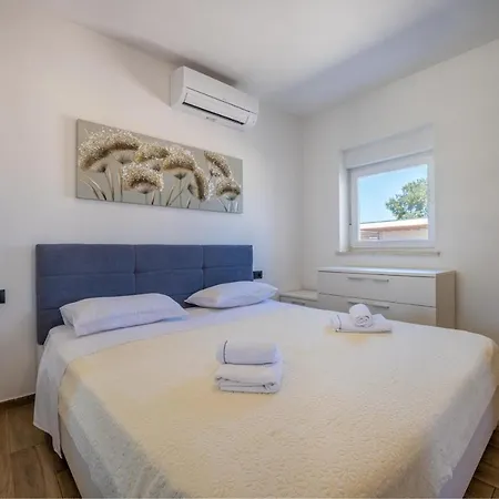 Holiday home Ana Fazana